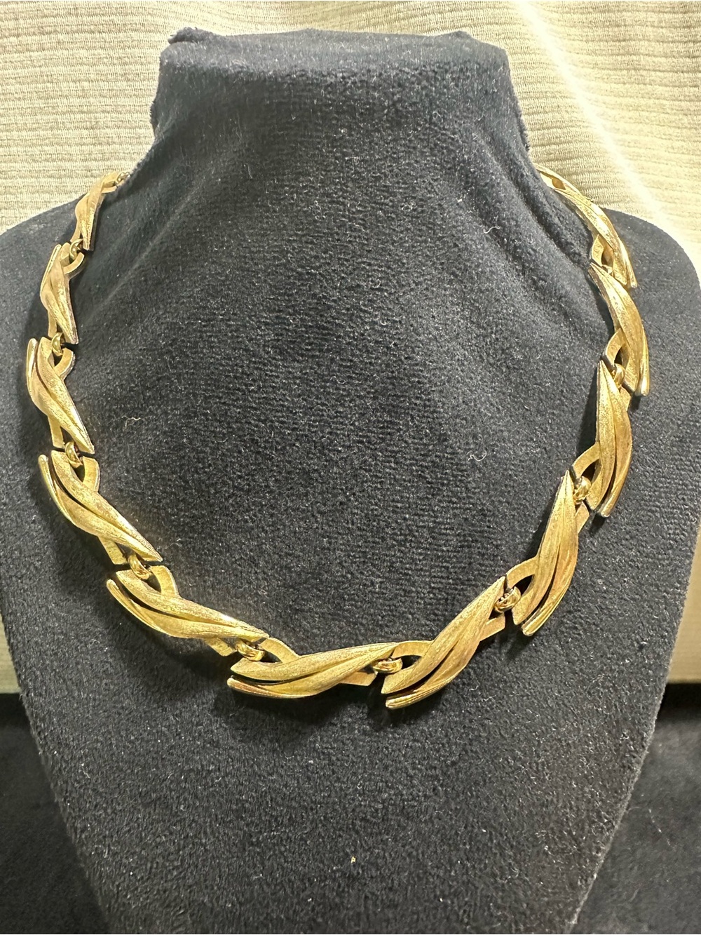 Vtg: Crown Trifari Brushed & Polished Gold Toned Link Necklace
